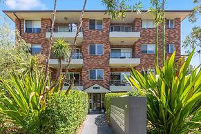 Spacious Apartment Near Cronulla Beach