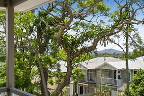 Bright 3-bed Home in Leafy Annerley