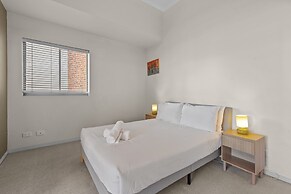 Modern 1-bed Apartment in Spring Hill With Parking
