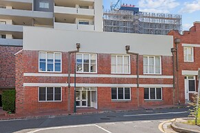 Modern 1-bed Apartment in Spring Hill With Parking