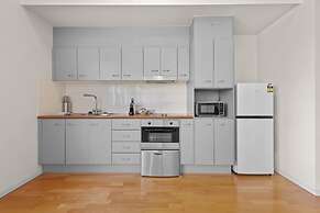 Modern 1-bed Apartment in Spring Hill With Parking