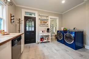 Historic Pet-Friendly Home in Downtown