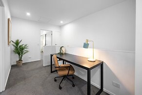 Bright 3-bed Home With Private Courtyard