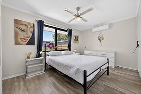 Coastal 2-bed Home With Pool & Spa