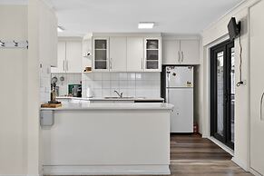 Coastal 2-bed Home With Pool & Spa