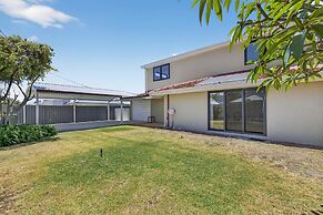 Coastal 2-bed Home With Pool & Spa