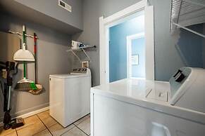 Affordable Quaint Retreat in Indianapolis