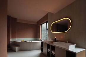 Dujiangyan Private Hot Spring Villa