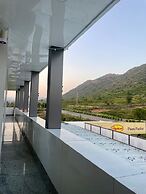 Jai Raghunandan Hotel
