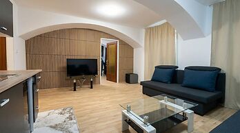 Cozy 1BR Plus LR Near Amusement Park