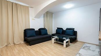 Cozy 1BR Plus LR Near Amusement Park