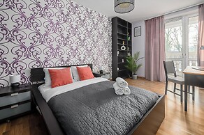 Lumina airy apartment with balcony