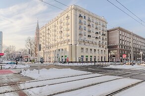 Lumina airy apartment with balcony