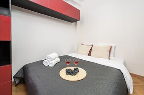 Lumina airy apartment with balcony