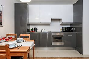 Lumina airy apartment with balcony