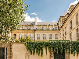 Merveil - Luxury Suite - Marais Archives
