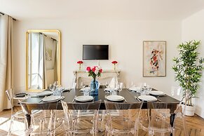 Family Suite Tilsitt Eiffel Tower view