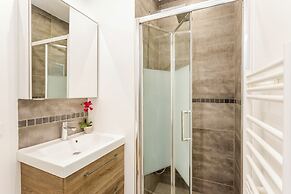 Family Suite Tilsitt Eiffel Tower view