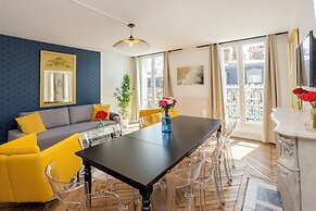 Family Suite Tilsitt Eiffel Tower view