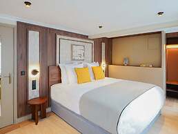 Signature Suite Eiffel Tower terrace