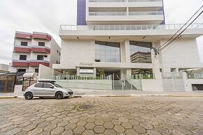 Apto com Garagem e Varanda a 450m da Praia