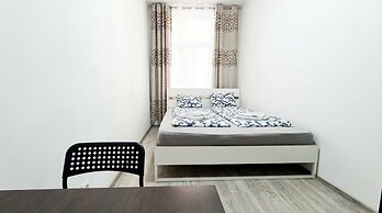 15 Min to Vienna Center - Affordable & Simple 5BR Apt with WIFI