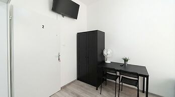 15 Min to Vienna Center - Affordable & Simple 5BR Apt with WIFI