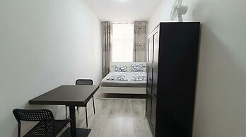 15 Min to Vienna Center - Affordable & Simple 5BR Apt with WIFI
