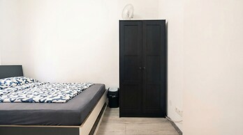 15 Min to Vienna Center - Affordable & Simple 5BR Apt with WIFI