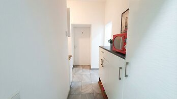 15 Min to Vienna Center - Affordable & Simple 5BR Apt with WIFI