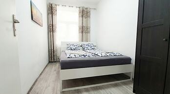 15 Min to Vienna Center - Affordable & Simple 5BR Apt with WIFI