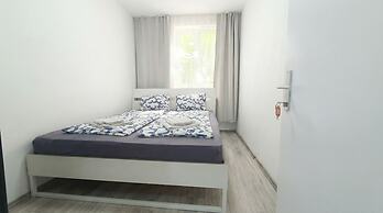 15 Min to Vienna Center - Affordable & Simple 5BR Apt with WIFI