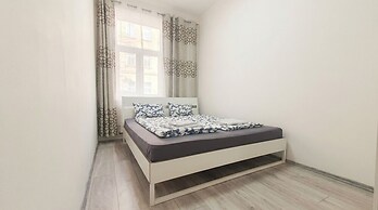 15 Min to Vienna Center - Affordable & Simple 5BR Apt with WIFI