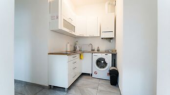 15 Min to Vienna Center - Affordable & Simple 5BR Apt with WIFI