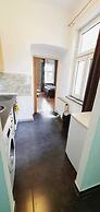 Stylish 2-BR Apartment in Vienna's Simmering Area