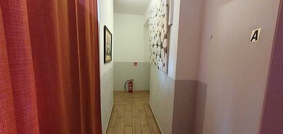 Affordable Private Rooms Close to City Center with Smart TV