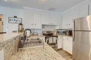 Walk to Shops & Dining: Downtown Stuart Home!