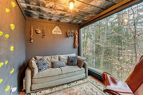 Secluded Red River Gorge Cabin w/ Rooftop Deck!