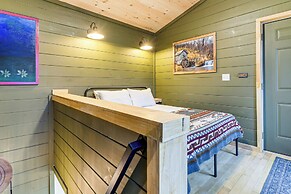 Secluded Red River Gorge Cabin w/ Rooftop Deck!