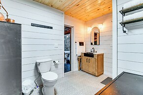 Secluded Red River Gorge Cabin w/ Rooftop Deck!