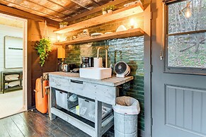 Secluded Red River Gorge Cabin w/ Rooftop Deck!