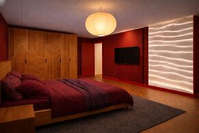 Crimson Autumn Suites JP