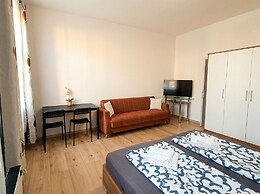 Only 15 Min to Center - Comfortable 1BR Apartment with TV & WIFI