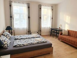 Only 15 Min to Center - Comfortable 1BR Apartment with TV & WIFI