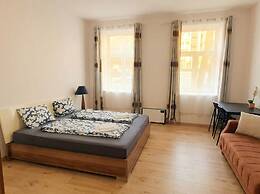 Only 15 Min to Center - Comfortable 1BR Apartment with TV & WIFI