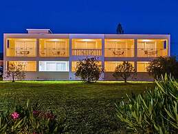 Manousis ApartHotel