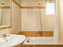 Manousis ApartHotel