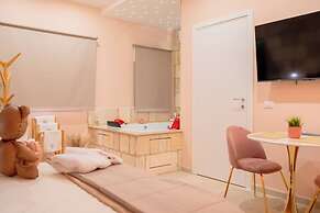 Roses Suite & Apartments