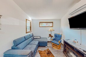 1BR Dog-friendly Lakefront Cabin w/ Canoes