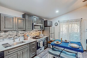1BR Dog-friendly Lakefront Cabin w/ Canoes